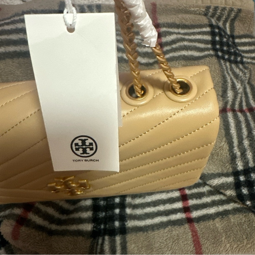 Tory Burch in the color desert dune 
Style Kira chevron convertible shoulder bag - Picture 5 of 12